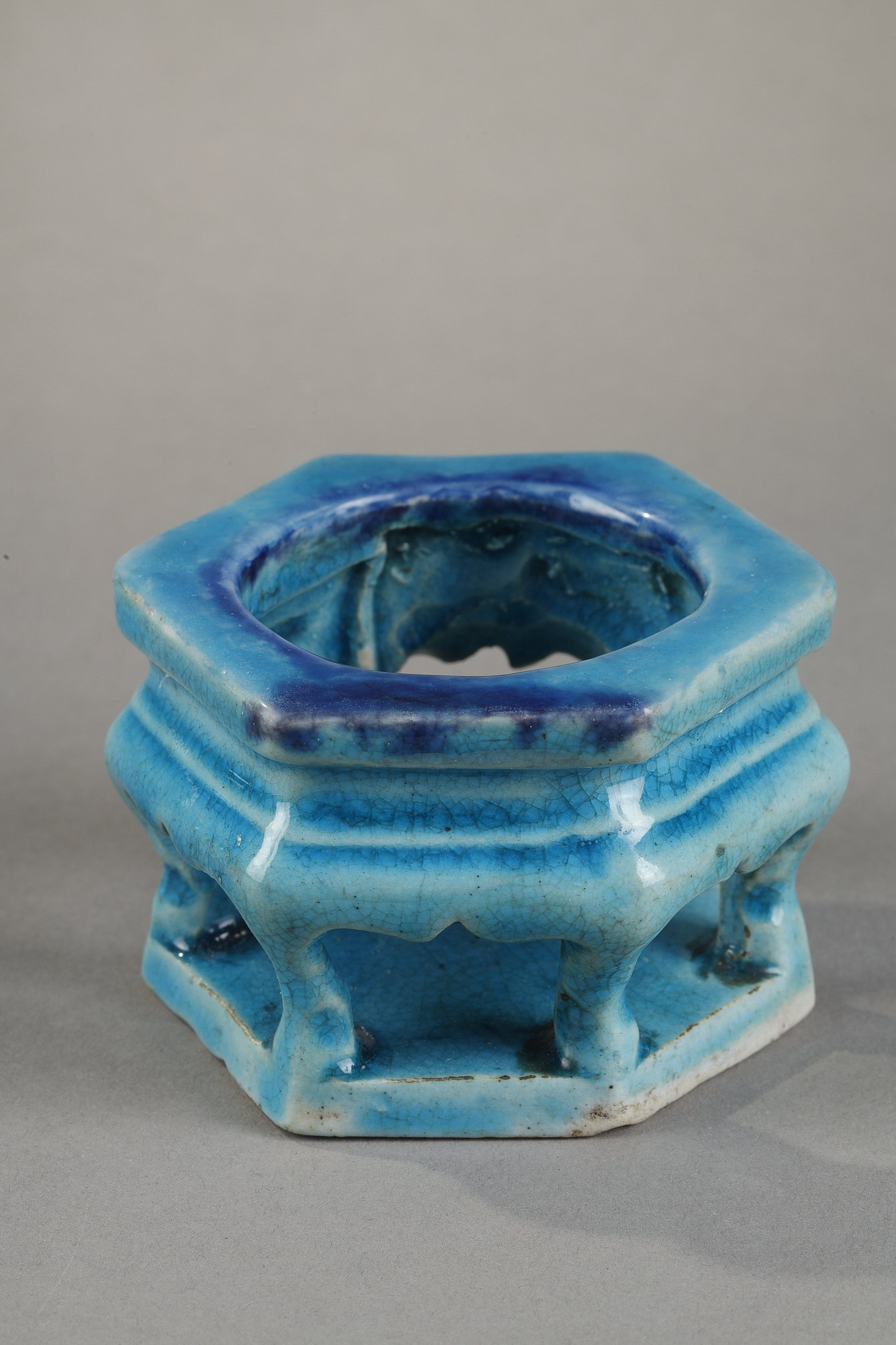 Small biscuit base enamelled turquoise blue and aubergine